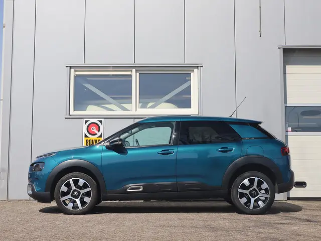 Citroën C4 Cactus 1.2 PureTech Shine 2018 Benzine 3