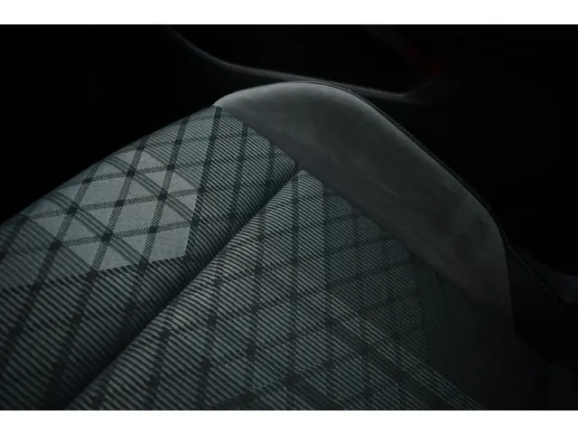 Volkswagen Golf Variant 1.5 eTSI R-Line 2021 Benzine 75