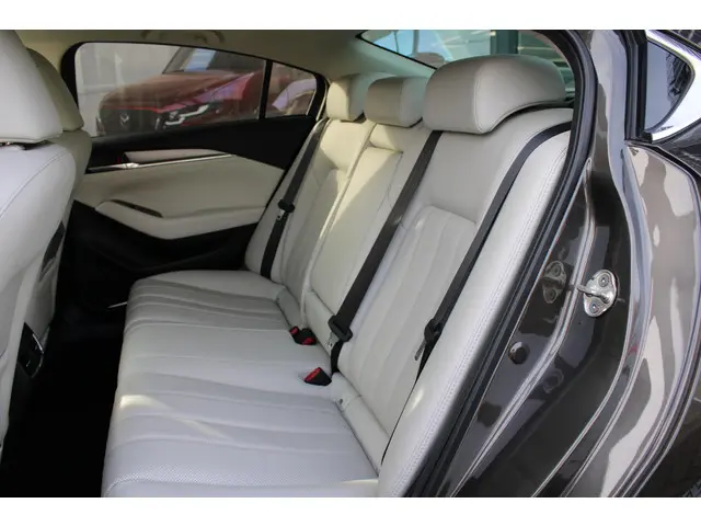 Mazda 6 Sedan 2.5 SkyActiv-G 194 Luxury 2020 Benzine 27