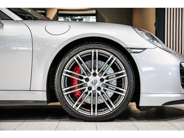 Porsche 911 3.8 Turbo Approved t/m 05-06-2027 2013 Benzine 18