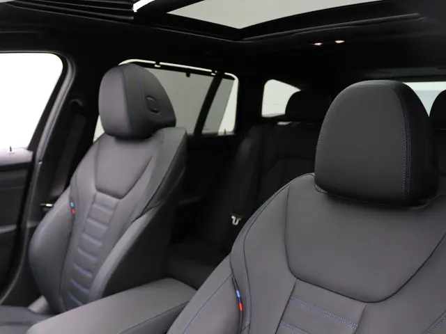 BMW 3 Serie Touring 330e xDrive 2024 Hybride Benzine 7