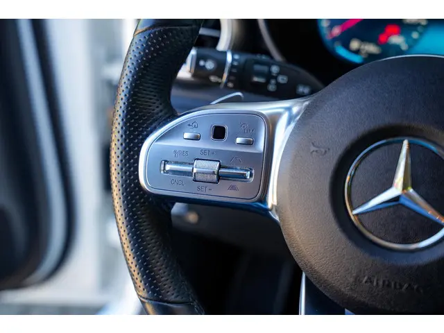 Mercedes-Benz GLC 300e 4MATIC 2021 Hybride Benzine 21