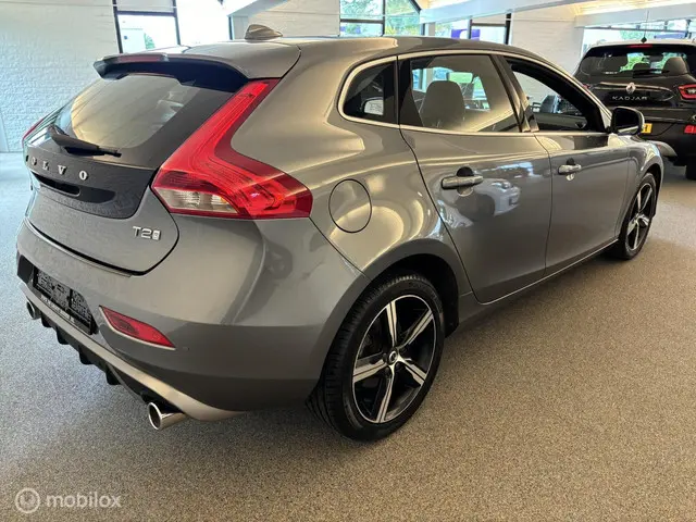 Volvo V40 2.0 T2 R-Design 2019 Benzine 4