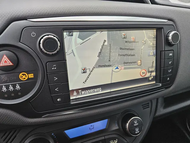 Toyota Yaris 1.5 Hybrid Dynamic 2015 Hybride Benzine 24