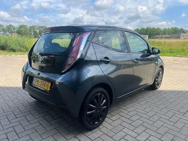 Toyota Aygo 1.0 VVT-i x-play 2017 Benzine 7