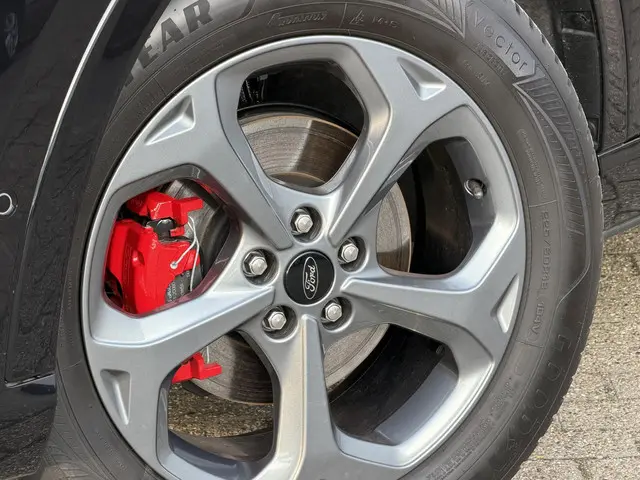 Ford Kuga 2.5 PHEV ST-Line X 2025 Hybride Benzine 14