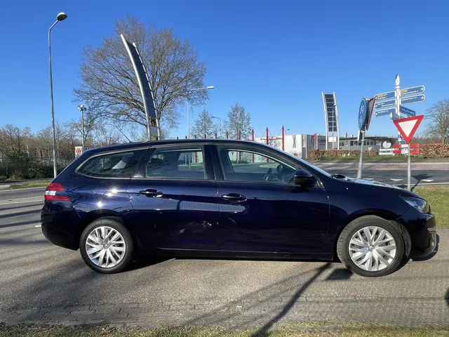 Peugeot 308 SW 1.2 e-THP Active 2014 Benzine 19