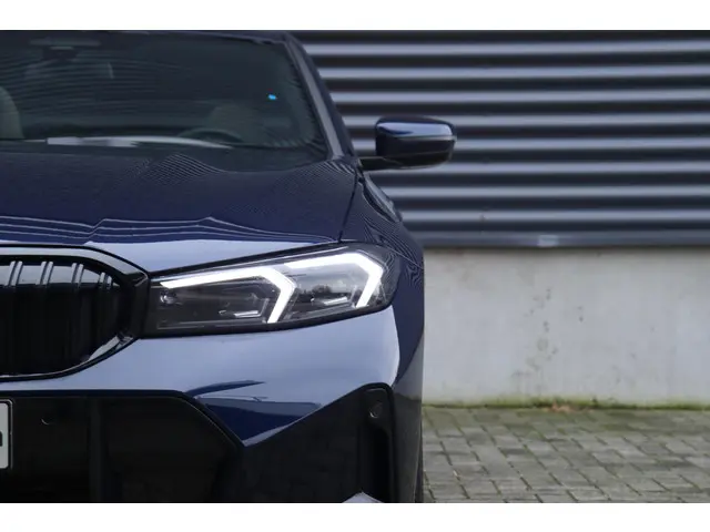 BMW 3 Serie Sedan 320i 2024 Benzine 38