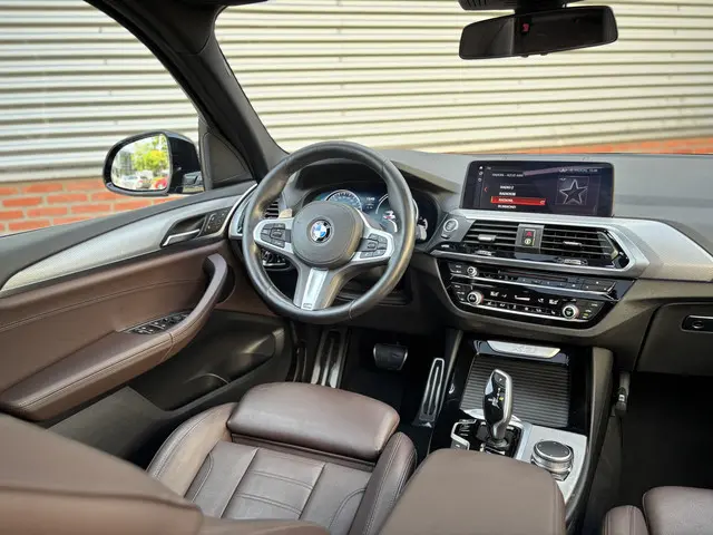 BMW X3 xDrive20i High Executive | M-Sport | 2018 Benzine 12