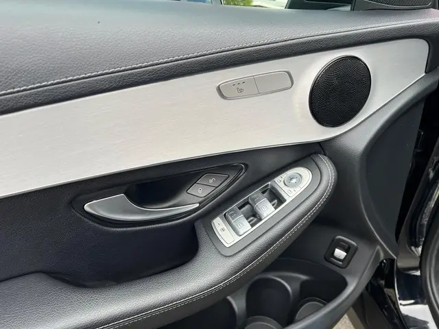 Mercedes-Benz GLC 300e 4MATIC 2021 Hybride Benzine 15