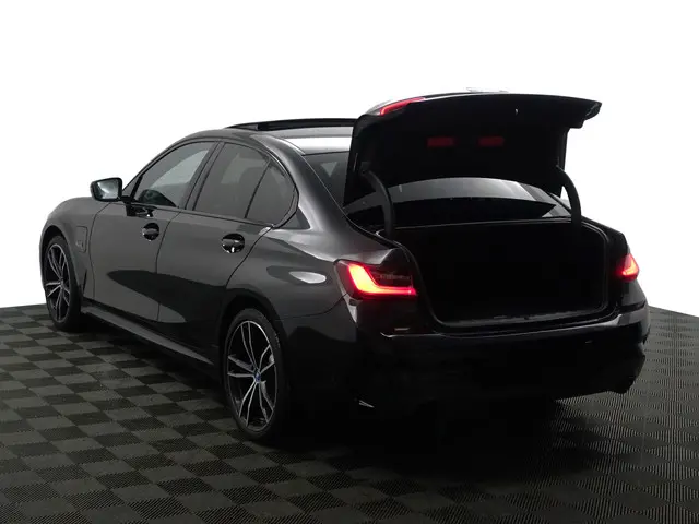 BMW 3 Serie 330e M Sport- 2022 Hybride Benzine 34
