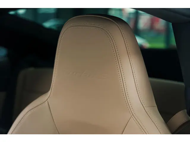 Porsche 911 Turbo S 2023 Benzine 22