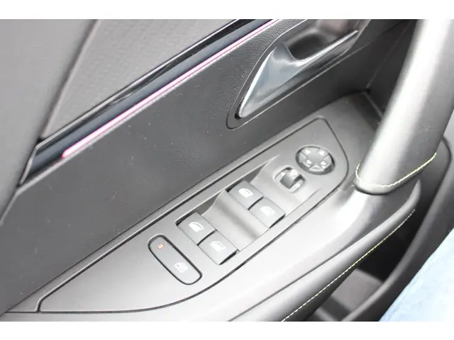 Peugeot 2008 1.2 PureTech GT-Line 2020 Benzine 30