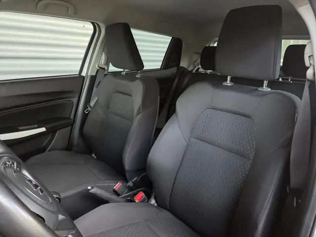 Suzuki Swift 1.2 Select Smart Hybrid 2023 Benzine 6