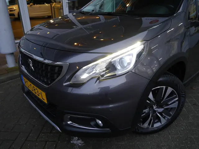 Peugeot 2008 1.2 PureTech Allure 2018 Benzine 34