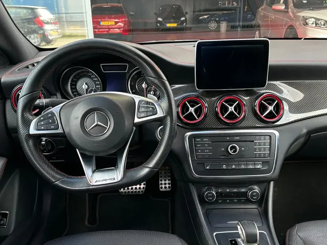 Mercedes-Benz CLA AMG 45 4MATIC 2015 Benzine 13