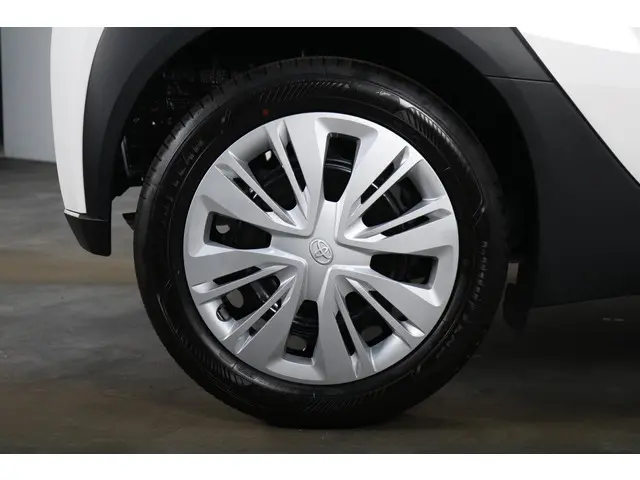 Toyota Aygo X 1.0 VVT-i MT play, 2025 Benzine 4