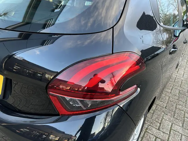 Peugeot 208 1.2 Airco en parkeerhulp 2018 Benzine 37