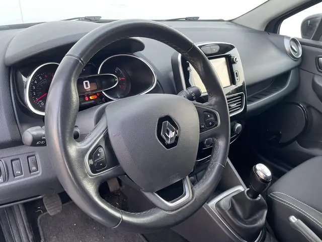 Renault Clio Estate 0.9 TCe Limited 2017 Benzine 10