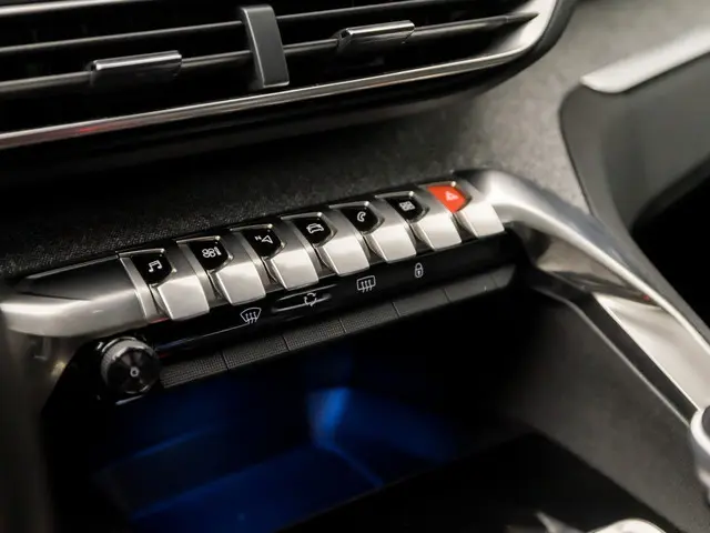 Peugeot 3008 1.2 PureTech Allure Sport 2019 Benzine 9