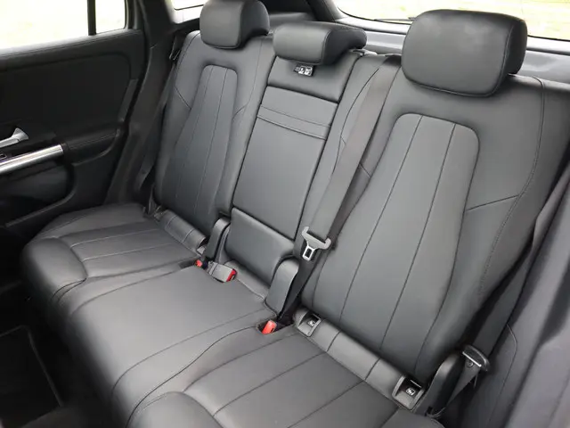 Mercedes-Benz GLA 250 e Style 2021 Hybride Benzine 11