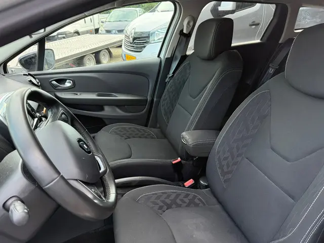 Renault Clio Estate 0.9 TCe Limited 2020 Benzine 8