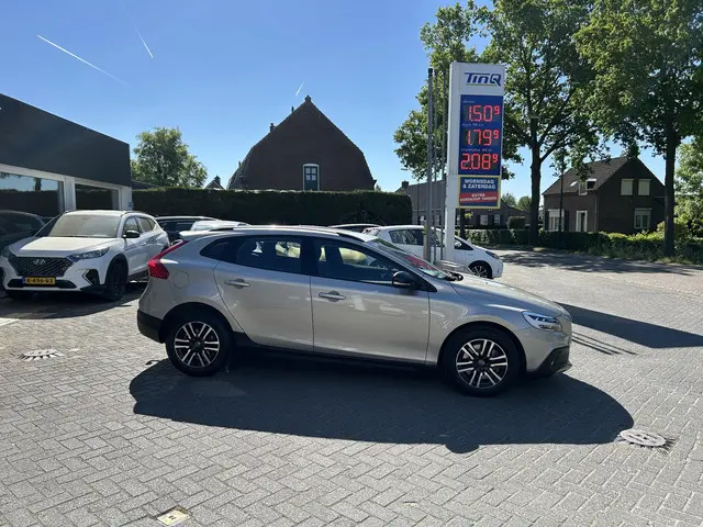Volvo V40 3