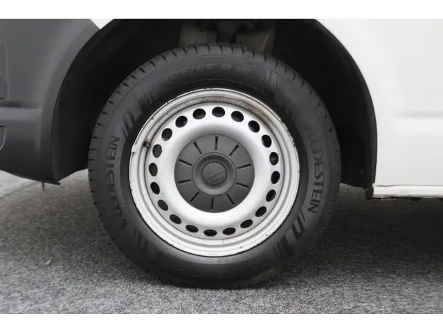 Volkswagen Transporter 2.0 TDI DSG L1H1 2017 Diesel 25