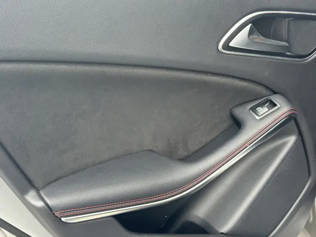 Mercedes-Benz GLA 200 Prestige AMG 2015 Benzine 24