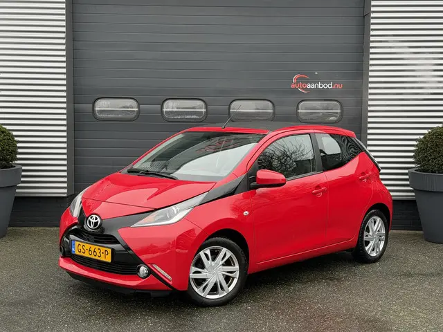 Toyota Aygo 1.0 VVT-i x-wave 2015 Benzine 1