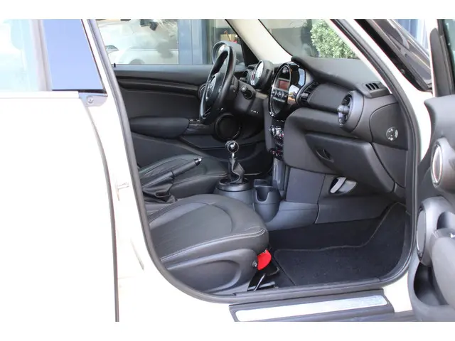 MINI One Mini 1.2 Business 2016 Benzine 13