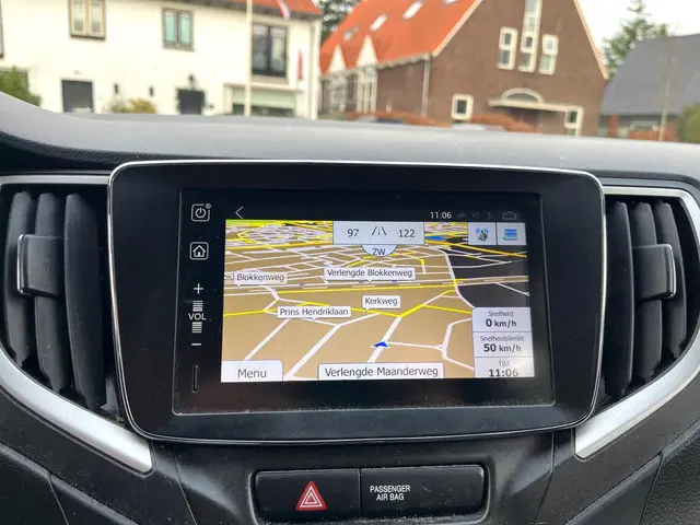 Suzuki Baleno 1.2 Dynamic Navigatie, Airco 2017 Benzine 3