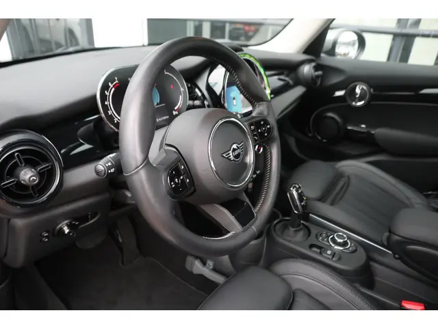 MINI 5-Deurs Cooper 2021 Benzine 10