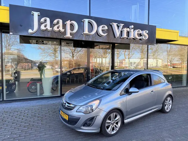 Opel Corsa 1.4-16V Anniversary OPC LINE 2013 Benzine