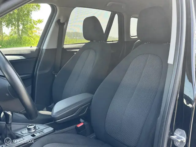 BMW X1 sDrive18i High Executive 2018 Benzine 13