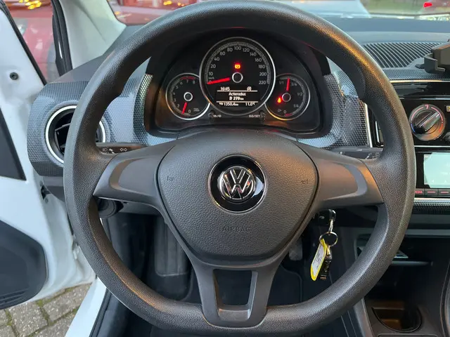 Volkswagen up! 1.0 BMT move up! 2017 Benzine 12