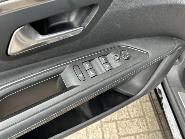 Peugeot 3008 1.2 Turbo 130 PK GT Line 2019 Benzine 32
