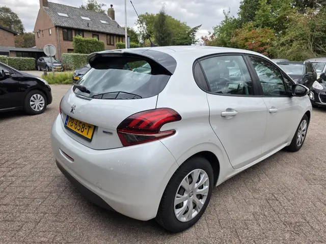 Peugeot 208 1.2 PureTech Active 2017 Benzine 6
