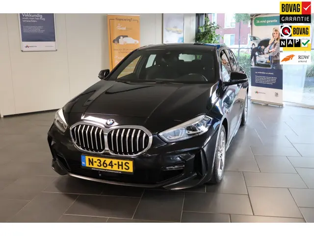 BMW 1 Serie 118i Business Edition 2021 Benzine