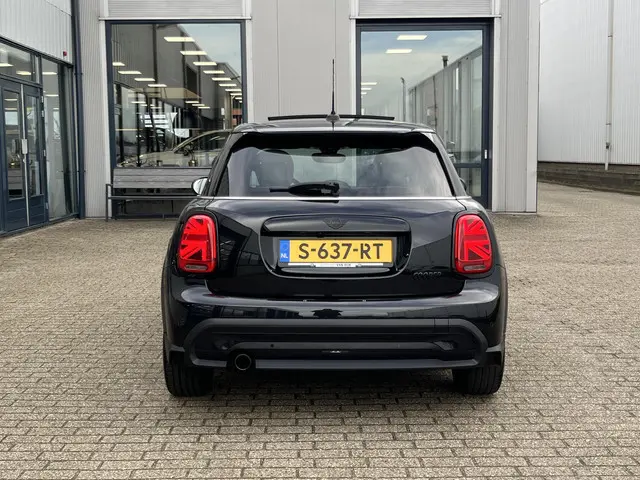 MINI Cooper 1.5 Classic 2023 Benzine 55