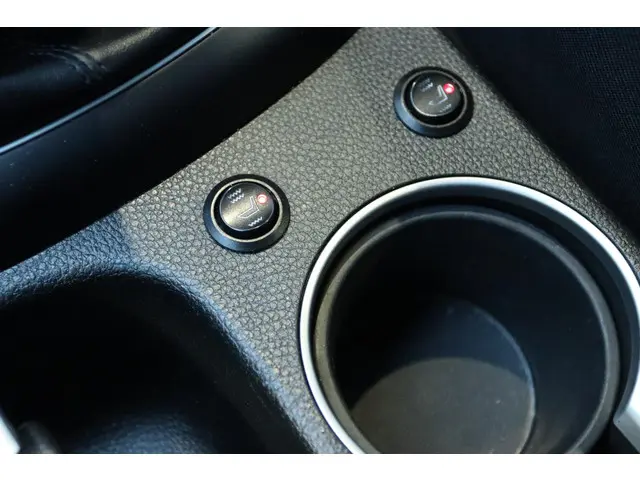 Hyundai i30 1.6 GDI GO! 2015 Benzine 27