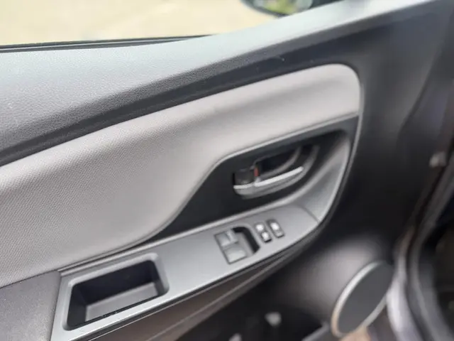 Toyota Yaris 1.5 Hybrid Aspiration 2015 Hybride Benzine 18