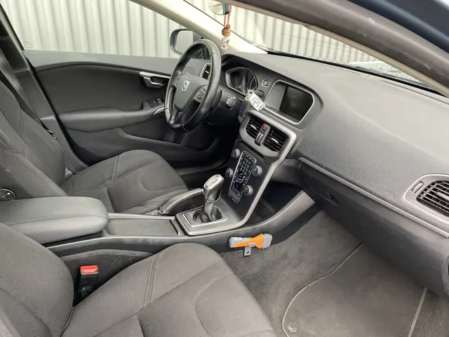 Volvo V40 1.6 T3 Kinetic 2012 Benzine 17