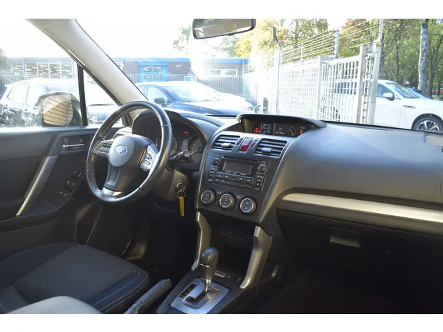 Subaru Forester 2.0 Luxury - AWD - Trekhaak 2015 Benzine 12