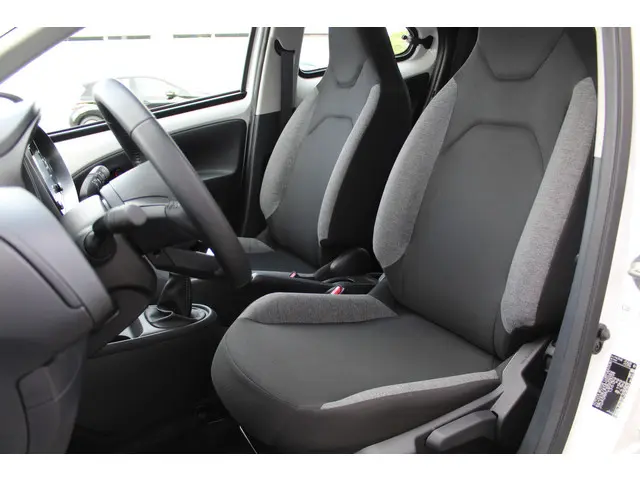 Toyota Aygo X 1.0 VVT-i MT Play 2022 Benzine 4