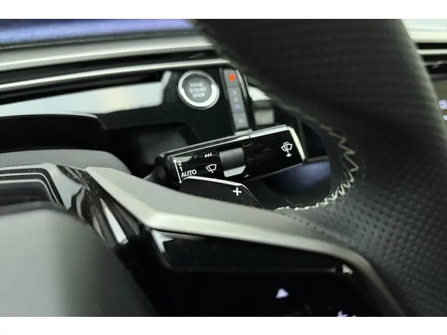 Peugeot 3008 1.2 Hybrid 136 GT 2025 Hybride Benzine 33