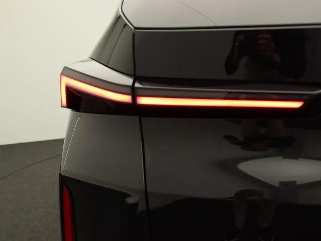 BMW XM 50e 2025 Hybride Benzine 12