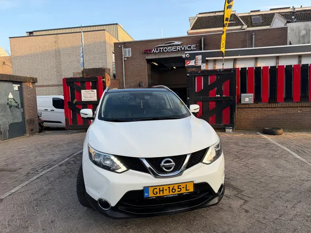 Nissan QASHQAI 1.2 Tekna 2015 Benzine 2