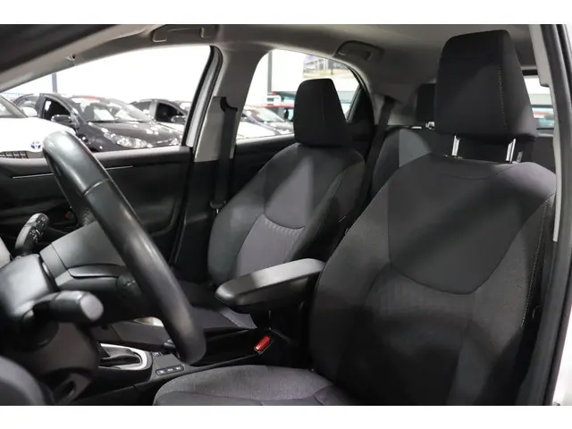 Toyota Yaris 1.5 Hybrid Dynamic, 2022 Hybride Benzine 19