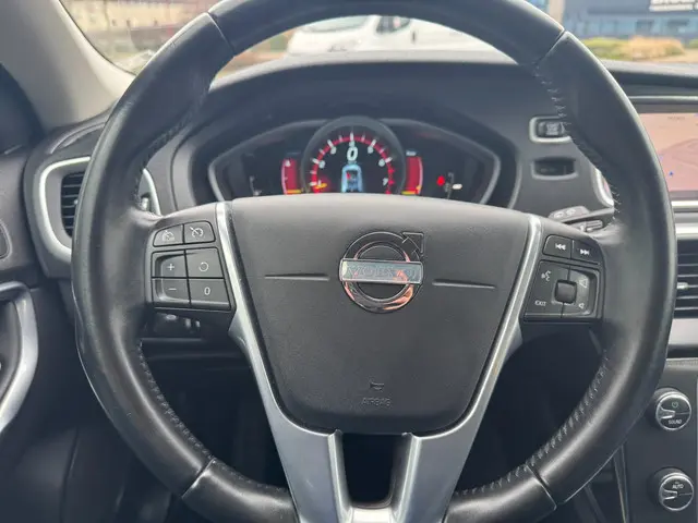 Volvo V40 1.6 T3 Momentum 2013 Benzine 16